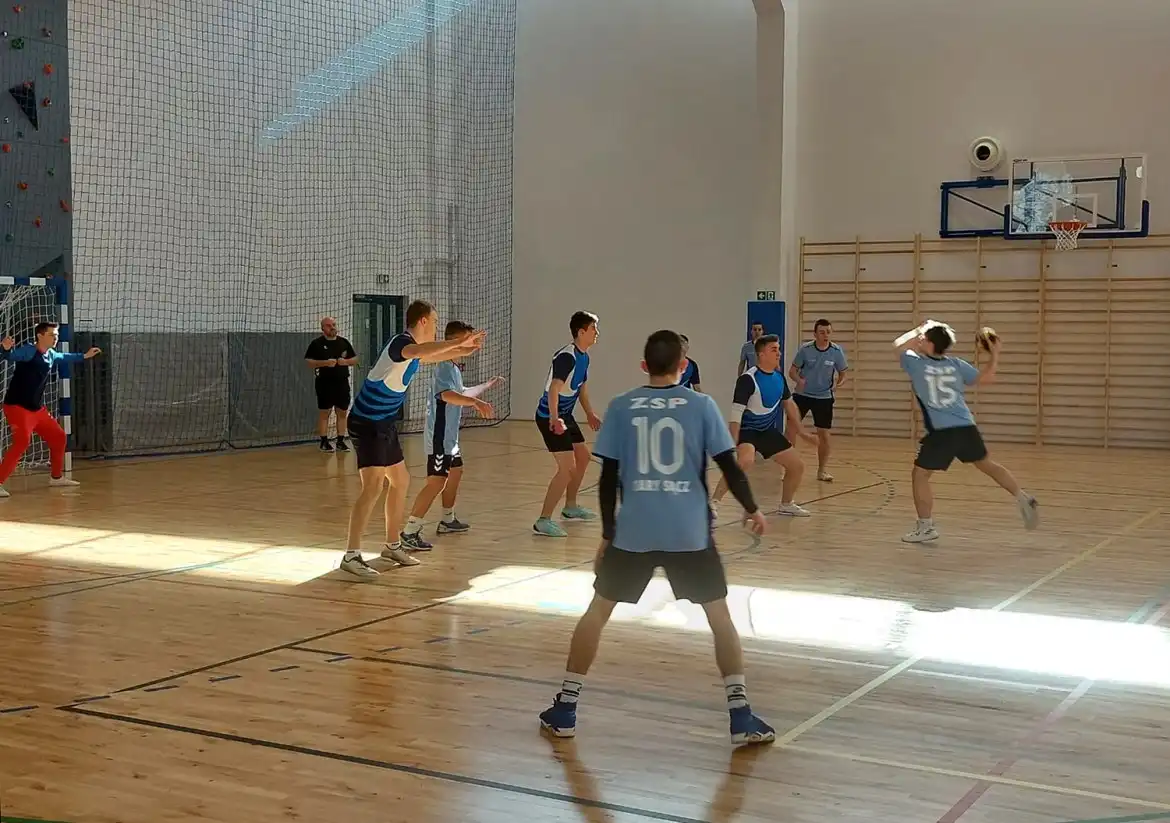 Turniej piłki ręcznej w Marcinkowicach. Najlepsi okazali się Licealiści z Grybowa