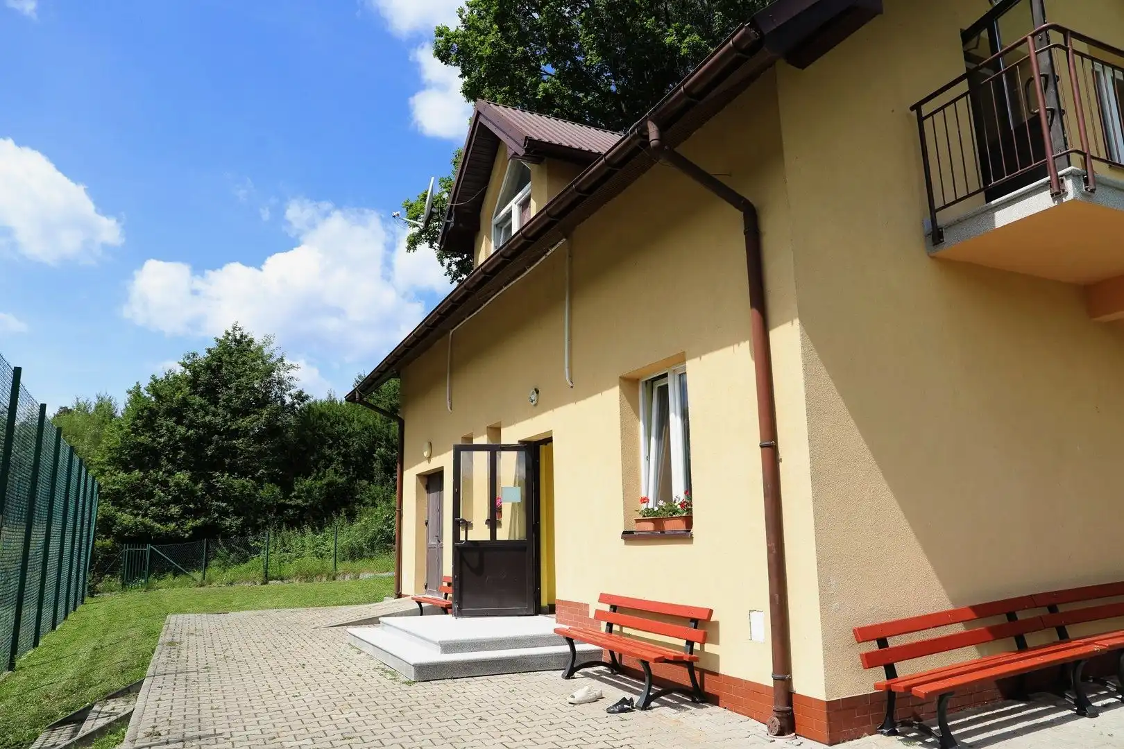 Sportowe zaplecza zyskały nowy blask. Zakończono modernizacje w Siekierczynie i Rupniowie