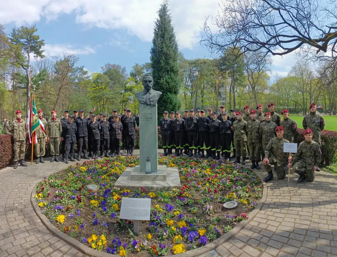 Uczniowie Zespołu Szkół w Marcinkowicach uczestniczyli w uroczystości patriotycznej w Krakowie