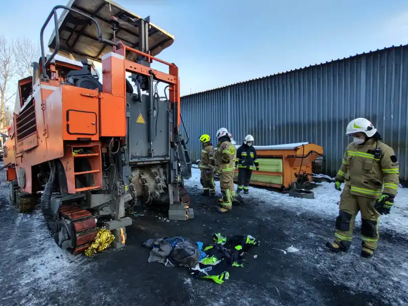 Grybów: Mężczyzna został wciągnięty do maszyny drogowej