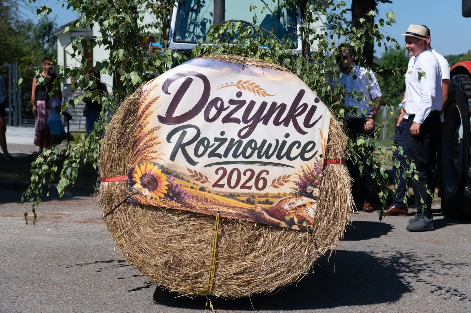 Święto plonów w Racławicach i Rożnowicach. Korowód, wieńce i rodzinne świętowanie