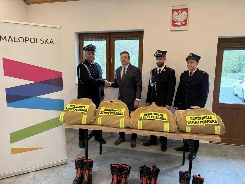 Nowy sprzęt dla strażaków z OSP Strzeszyce i OSP Ujanowice