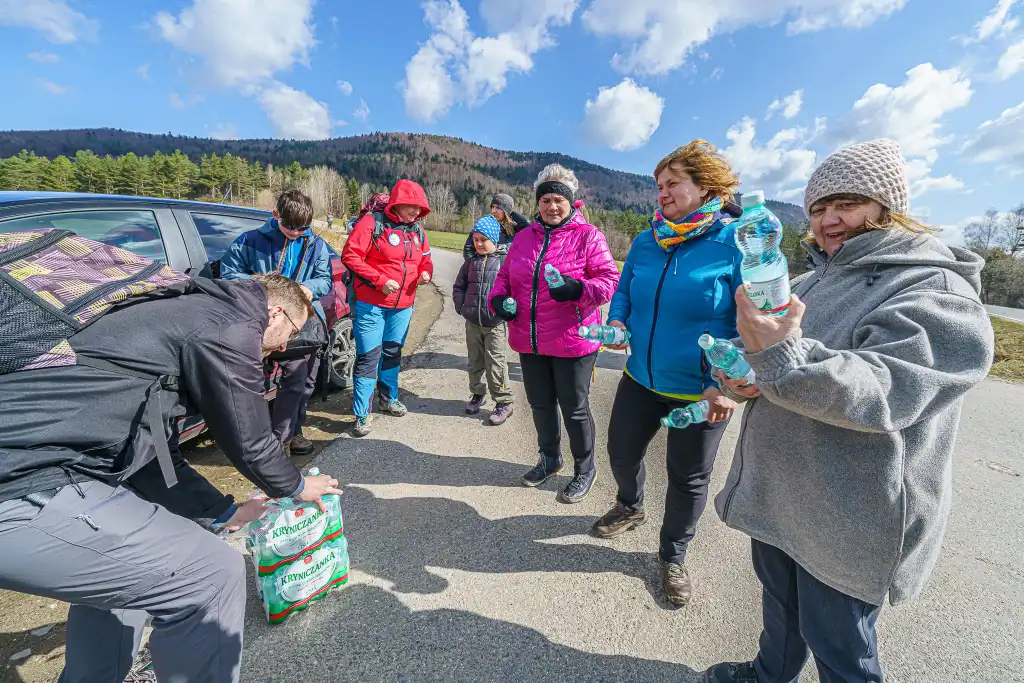 Akcja „Dbam o Sądeckie”: Pokonali blisko 14 km i zebrali 19 worków śmieci o pojemności 80 litrów