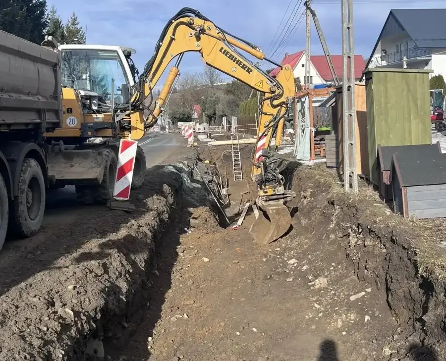 Zima nie zatrzymała inwestycji. Gmina Mszana Dolna rusza z kolejnymi odcinkami chodników