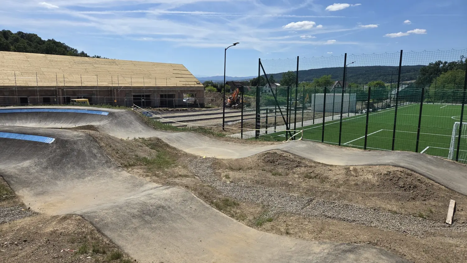 Jeden już gotowy, drugi właśnie budują. Gmina Chełmiec stawia na pumptracki