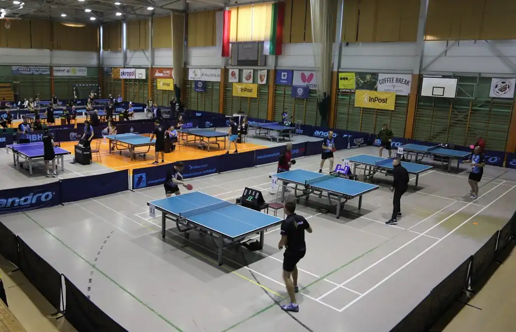 Sądecki policjant z drugim miejscem w Turnieju Tenisa Stołowego