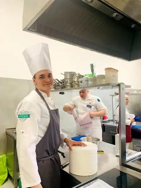 Uczniowie ZS w Nawojowej zrobili pstrąga ojcowskiego i wygrali