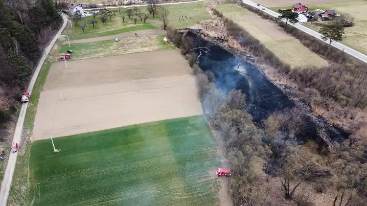 Na Sądecczyźnie płoną suche trawy