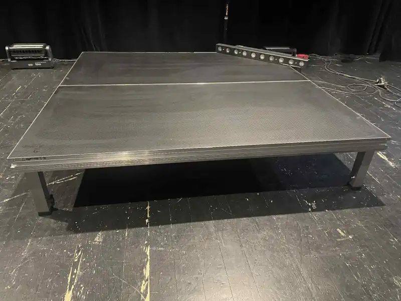 Nowe podesty sceniczne w Limanowskim Domu Kultury. Poprawią komfort i widoczność podczas prezentowanych wydarzeń