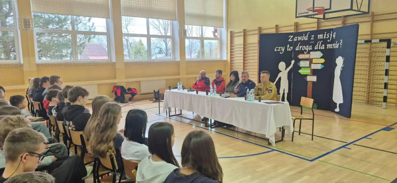 Służba z pasją. Uczniowie z Łużnej poznali kulisy pracy mundurowych