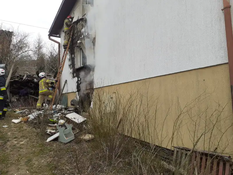 Tragiczny pożar budynku mieszkalnego. Nie żyje jedna osoba