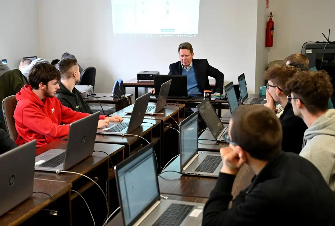 Uczniowie ZSP w Krynicy-Zdroju realizują zajęcia w ramach Małopolskiej Chmury Edukacyjnej