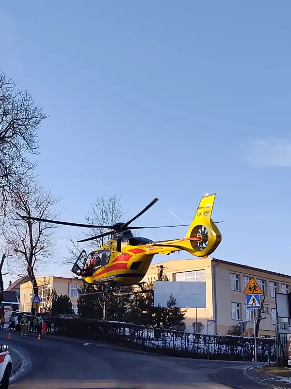 Grybów: Mężczyzna został wciągnięty do maszyny drogowej