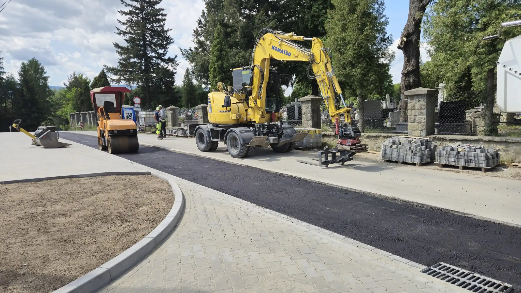 Nowy parking przy cmentarzu w Starym Sączu prawie gotowy
