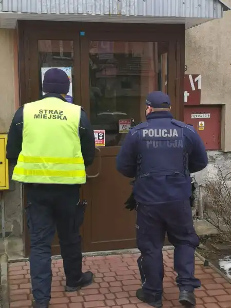 Sądeccy policjanci prowadzą wzmożone kontrole przestrzegania aktualnych zasad sanitarnych