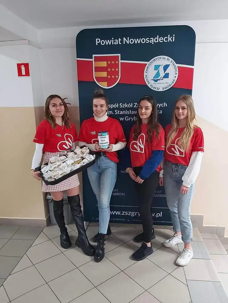 Uczniowie ZSZ w Grybowie upiekli ciasta żeby zebrać pieniądze dla chorego dziecka