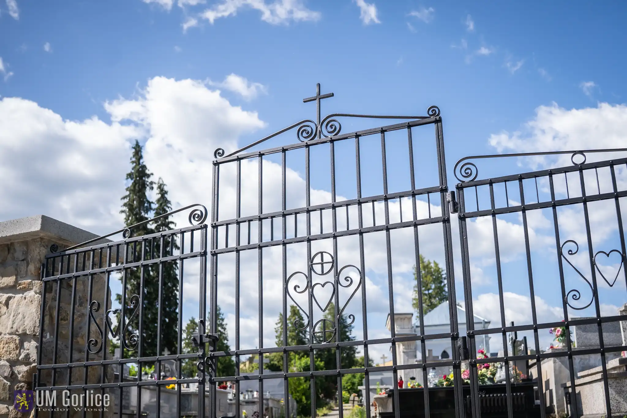 Historyczny mur cmentarny odzyskał dawny blask