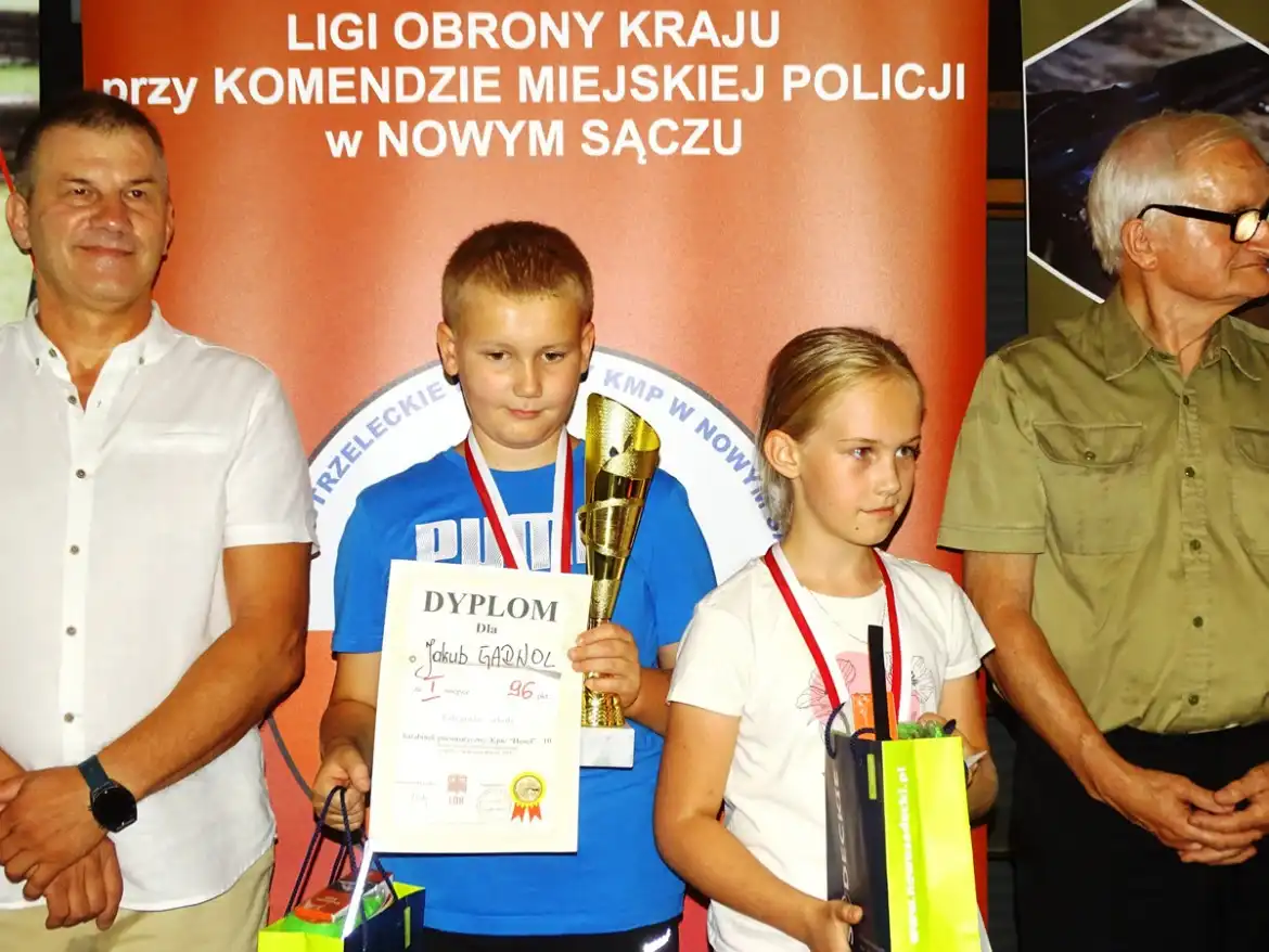 Medale, puchary i słodkości dla najlepszych strzelców