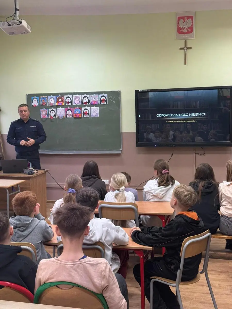 Bezpieczne ferie i internet. Prelekcje w szkole w Szyku