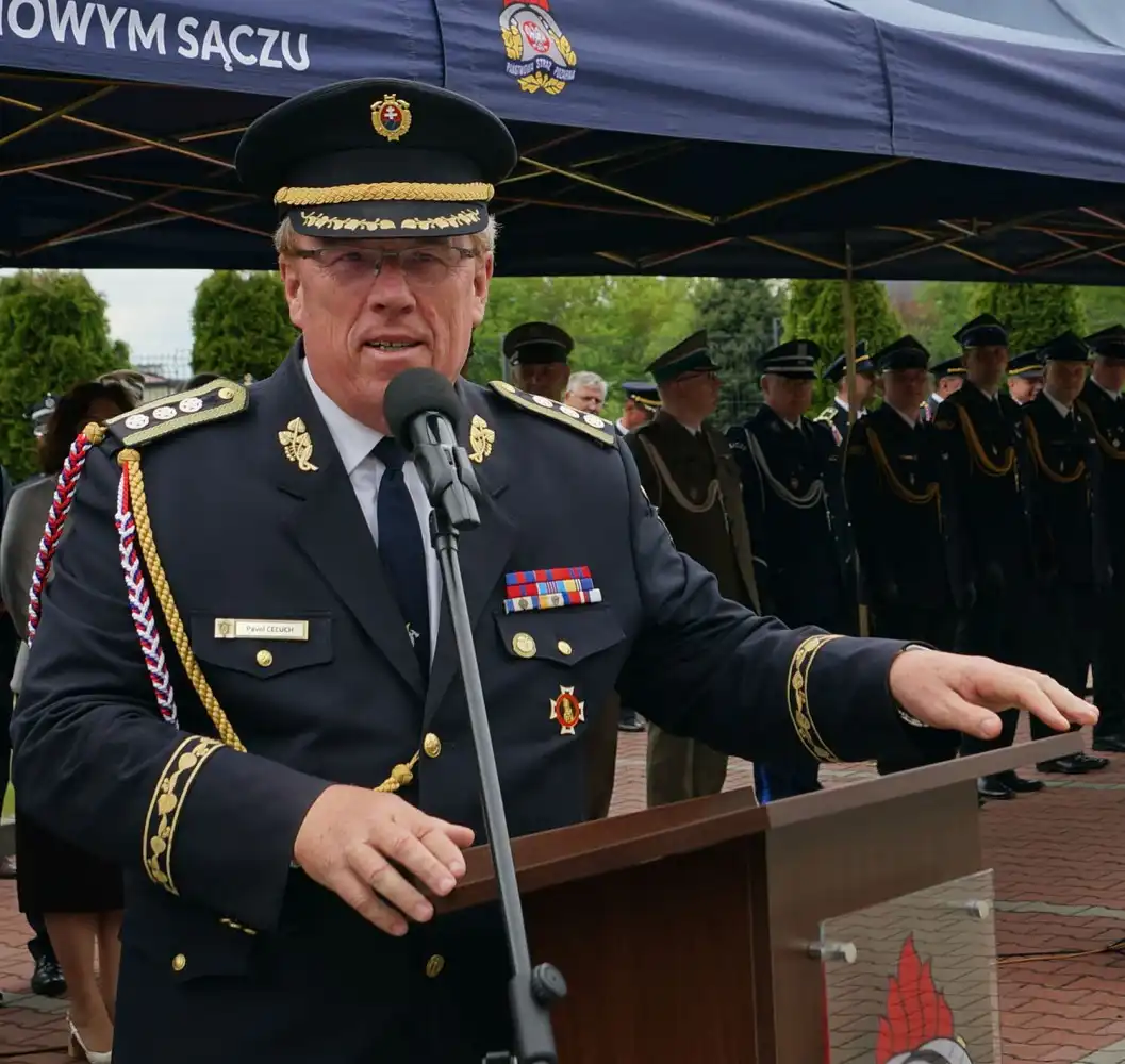 Powiatowy Dzień Strażaka. Starosta wręczył Złote Jabłka Sądeckie strażakom ze Specjalistycznej Grupy Poszukiwawczo-Ratowniczej