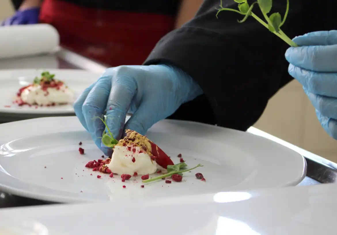 ZSP w Krynicy-Zdroju: Młodzi adepci gastronomii uczestniczyli w kulinarnym pokazie