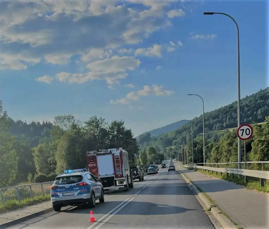 Tragiczny wypadek w Kamienicy: Motocyklistka zginęła w kolizji z samochodem osobowym