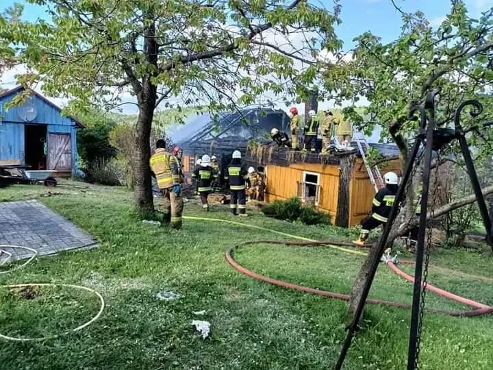 W Bieśniku spłonął drewniany dom