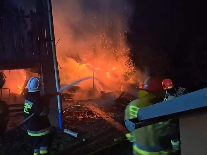 Pożar w Grybowie. Walka z ogniem na osiedlu Biała Wyżna