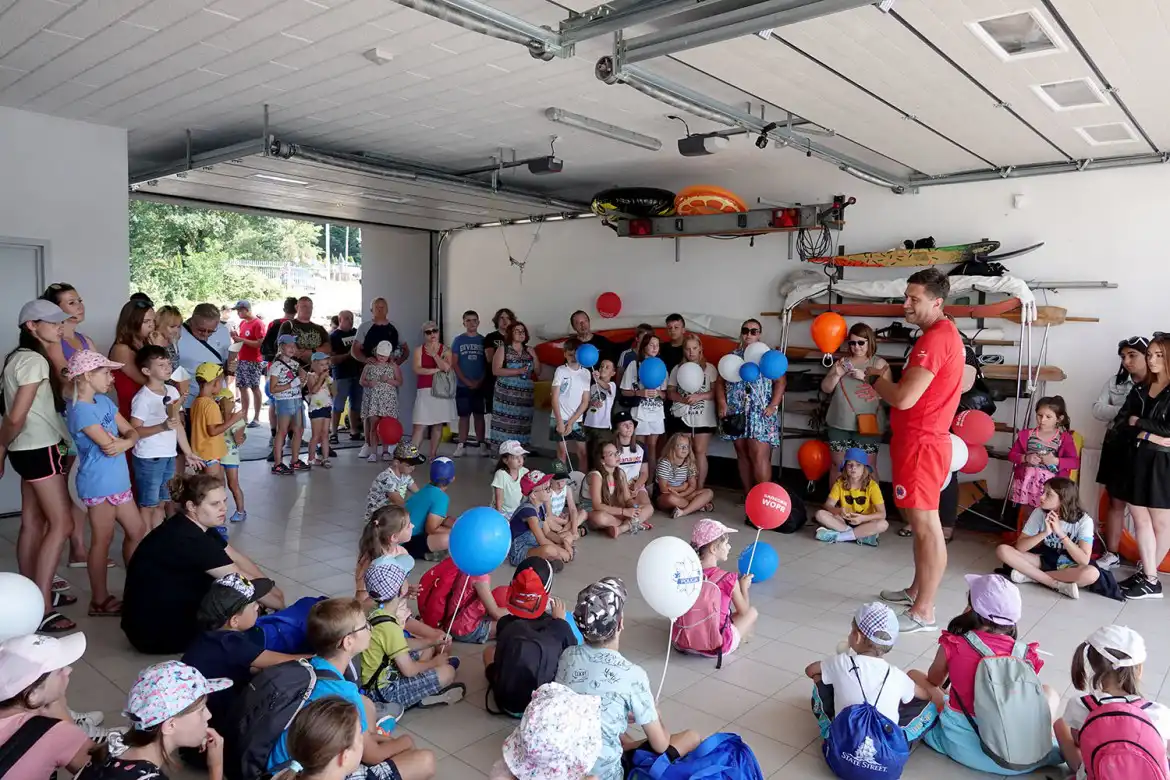 "Kręci mnie bezpieczeństwo nad wodą" - Akcja WOPR i Policji nad Jeziorem Rożnowskim