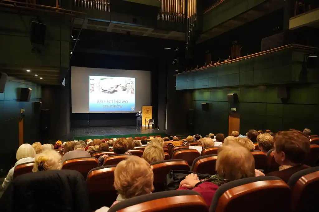 Prelekcja o bezpieczeństwie seniorów w MCK Sokół