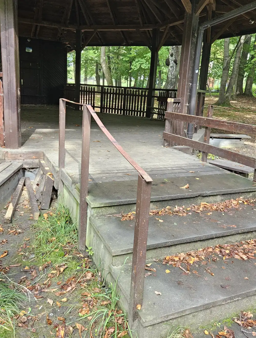 Kolejny akt wandalizmu w Parku MacGarveya. Miasto przypomina o konsekwencjach