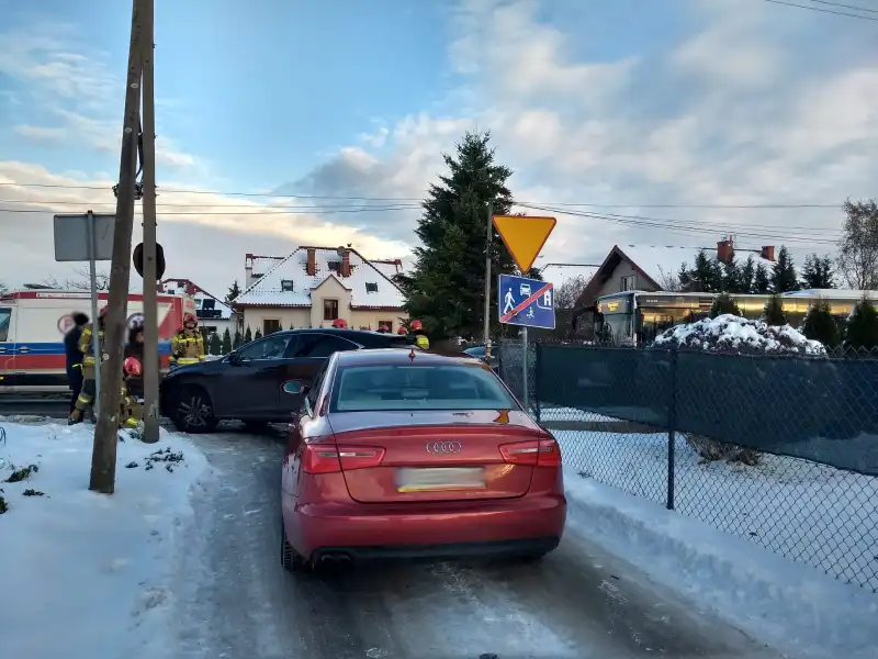 Kolizja trzech samochodów osobowych na ul. Radzieckiej w Nowym Sączu