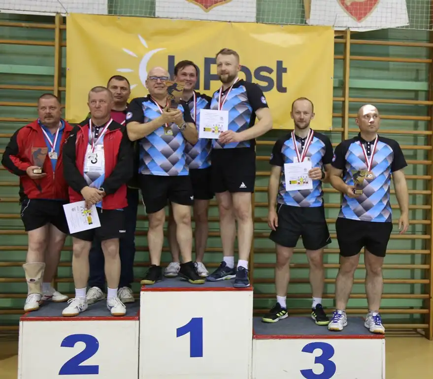 Sądecki policjant z drugim miejscem w Turnieju Tenisa Stołowego