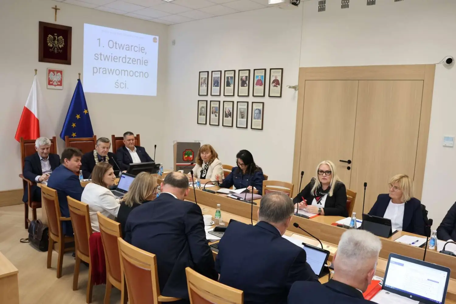 Mieli zdecydować o nazwie ronda. Burmistrz wycofała projekt. Teraz głos dostaną mieszkańcy
