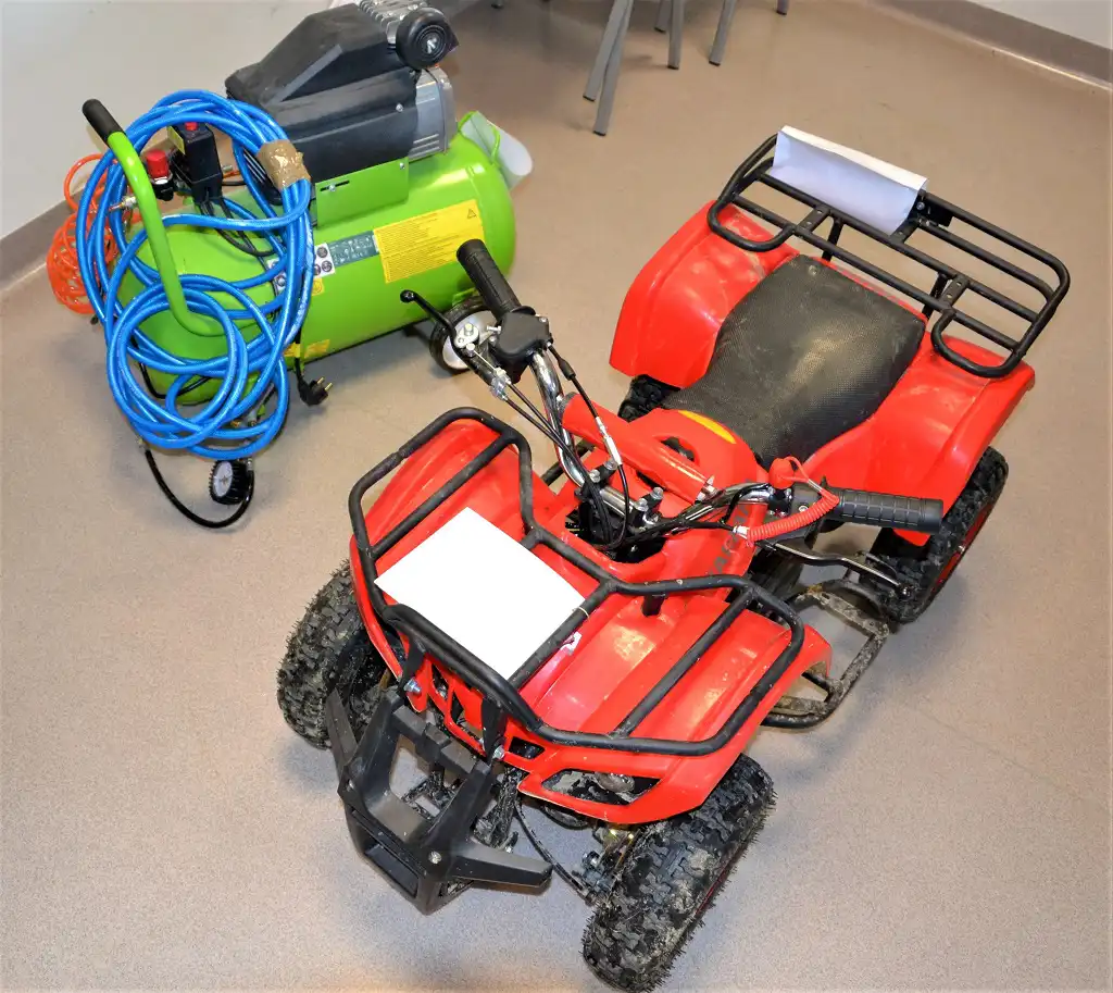 Seryjny włamywacz w rękach sądeckich policjantów. Wpadł bo wiózł w samochodzie skradzione rzeczy