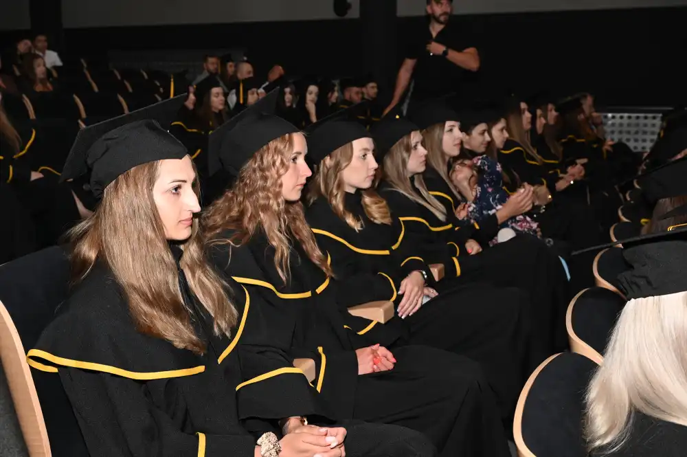 Ponad 100 absolwentów Wydziału Nauk Społecznych i Sztuki ANS otrzymało dyplomy ukończenia studiów licencjackich i magisterskich