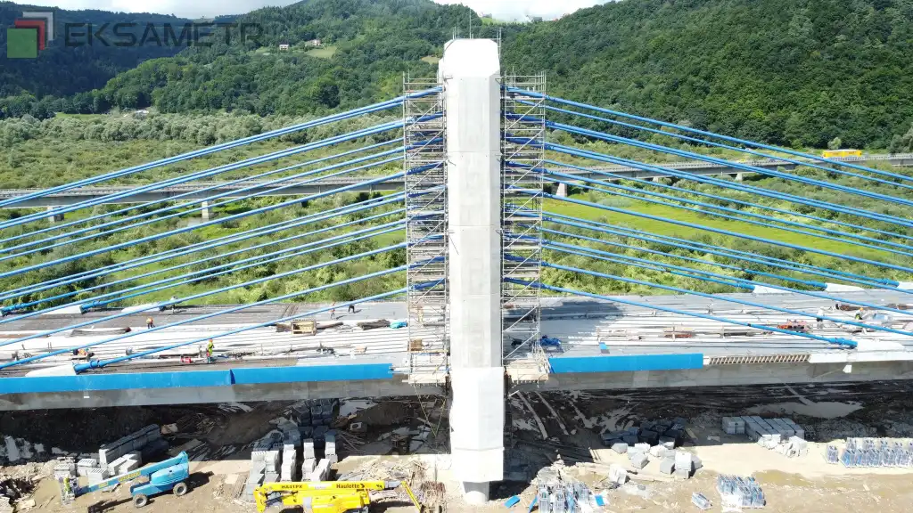 Na budowie mostu w Kurowie praca wre. Jak teraz wygląda przeprawa?