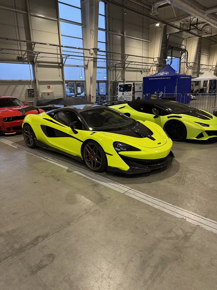 Ferrari, Lamborghini i szczytny cel. Super samochody spełniają marzenia dzieci i zbierają pieniądze na karetki. Już w ten piątek i sobotę w Bochni