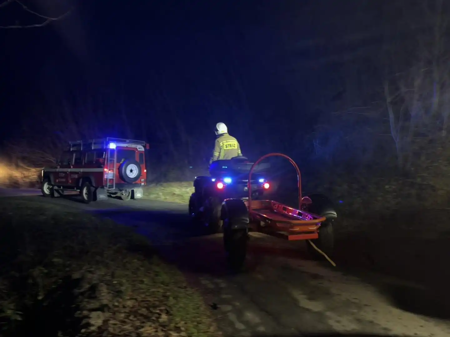 Z pomocą quada do pacjenta. Akcja ratunkowa strażaków i medyków w Obidzy