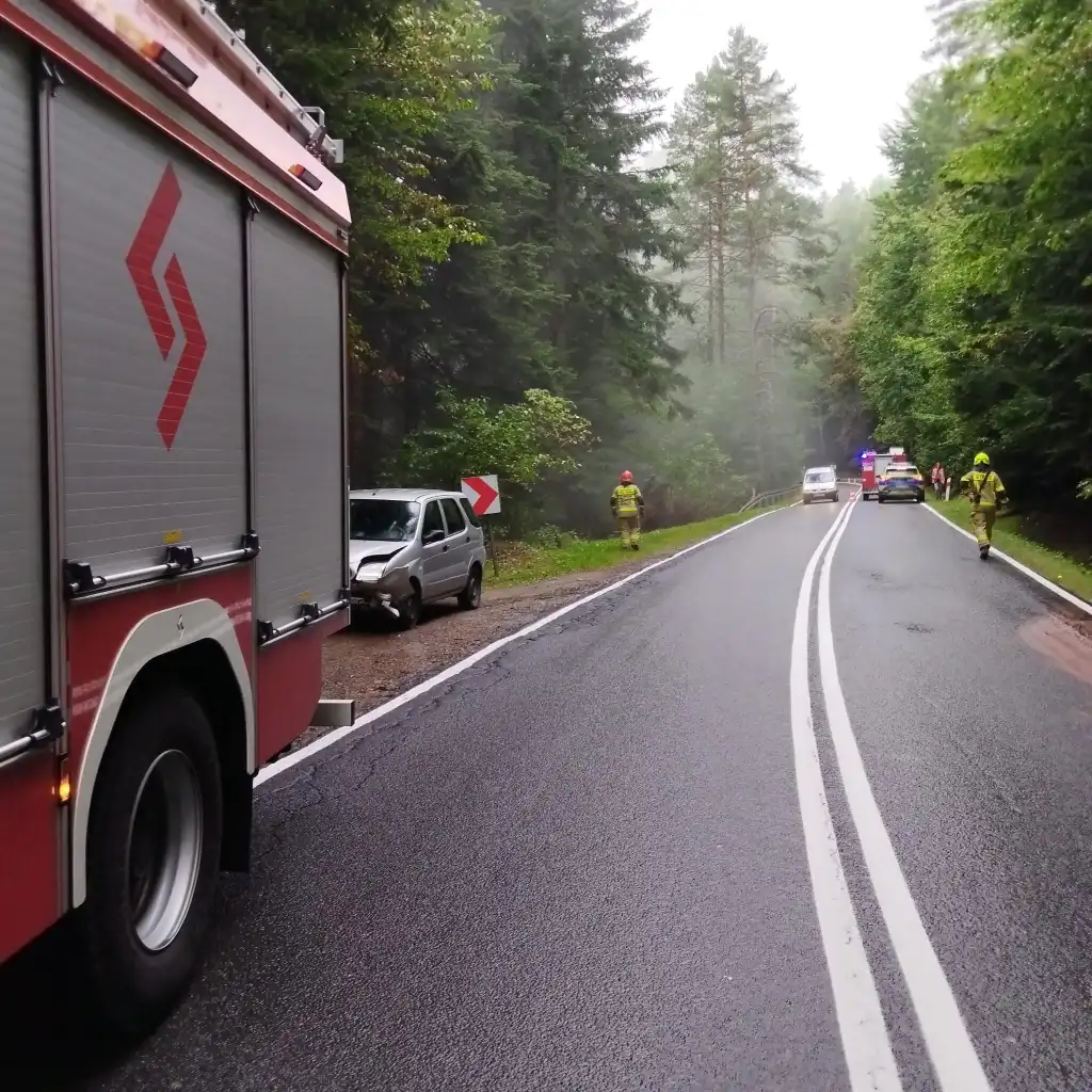 Wypadek w Bereście. Subaru w rowie, jedna osoba w szpitalu