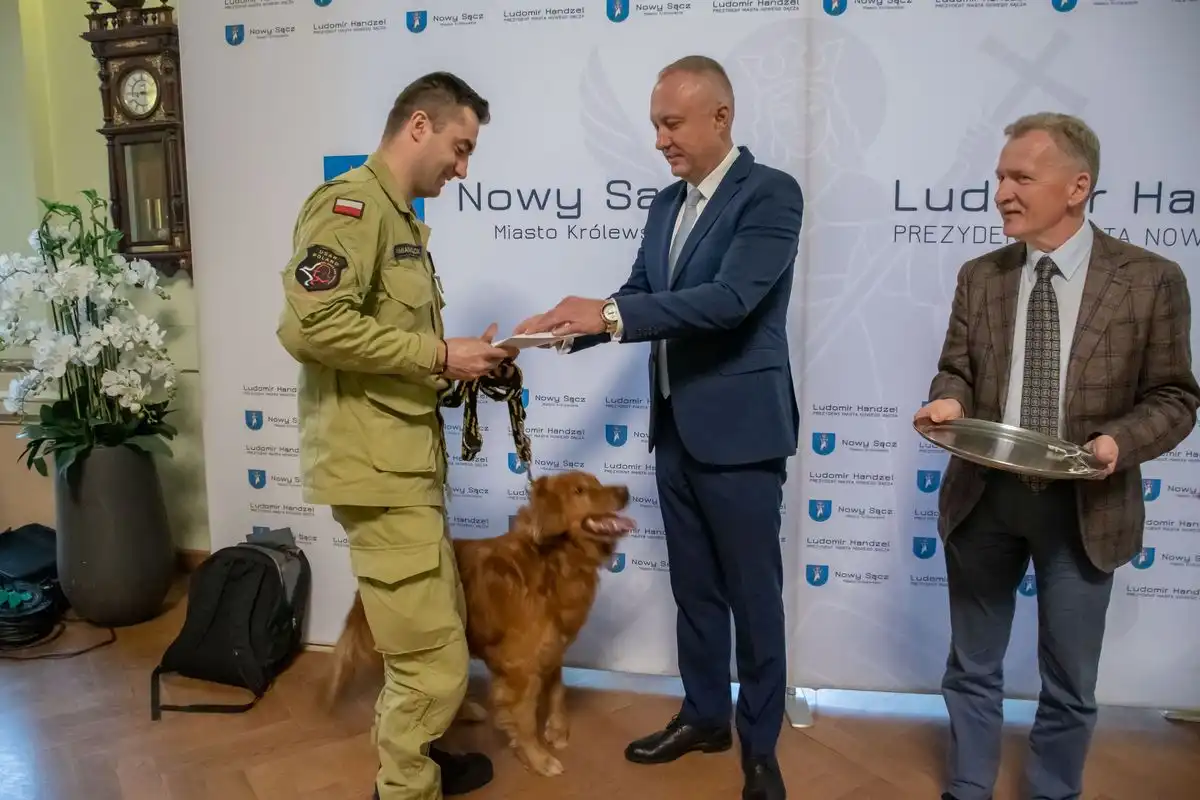 Nowy Sącz: Prezydent podziękował strażakom SGPR „Nowy Sącz” za działania ratownicze w Turcji