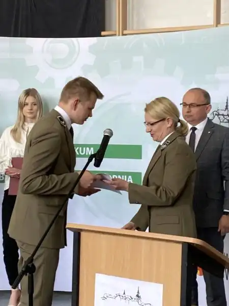 Uczniowie ZS w Starym Sączu kształcą się na leśników. Najlepsi otrzymali stypendia naukowe