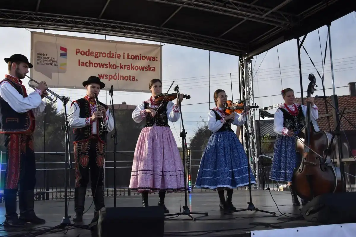 W rytmie tradycji. Podegrodzie i Łoniowa razem na scenie
