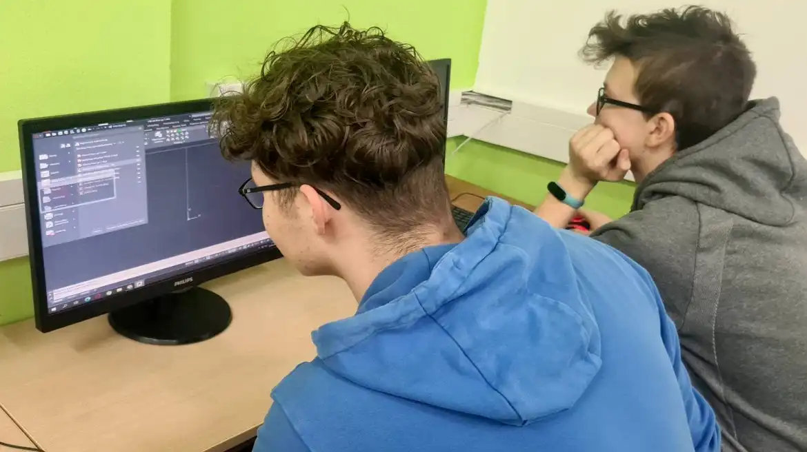 Uczniowie ZSP w Krynicy-Zdroju stawiają pierwsze kroki w modelowaniu 3D