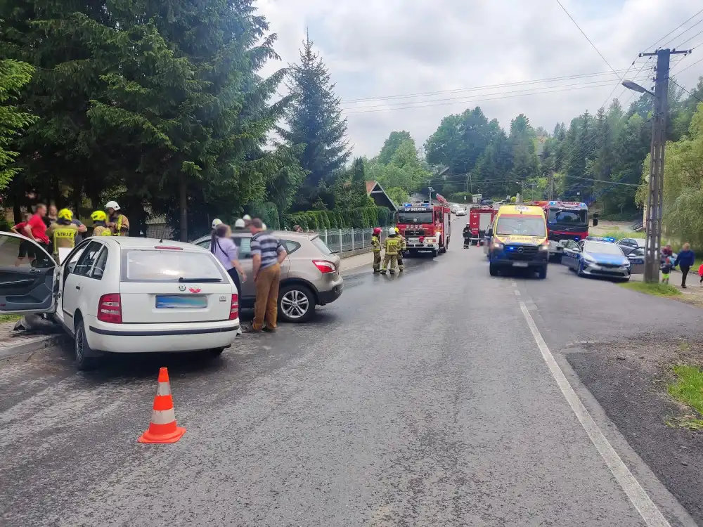 Wypadek w Siołkowej. Dwie osoby poszkodowane, w tym dziecko