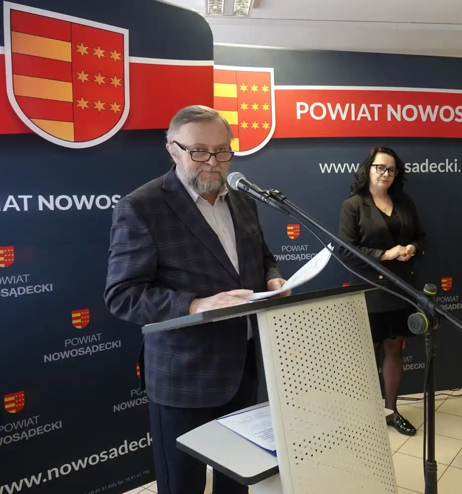 Starosta nowosądecki wręczył nagrody laureatom eliminacji powiatowych 69. Ogólnopolskiego Konkursu Recytatorskiego