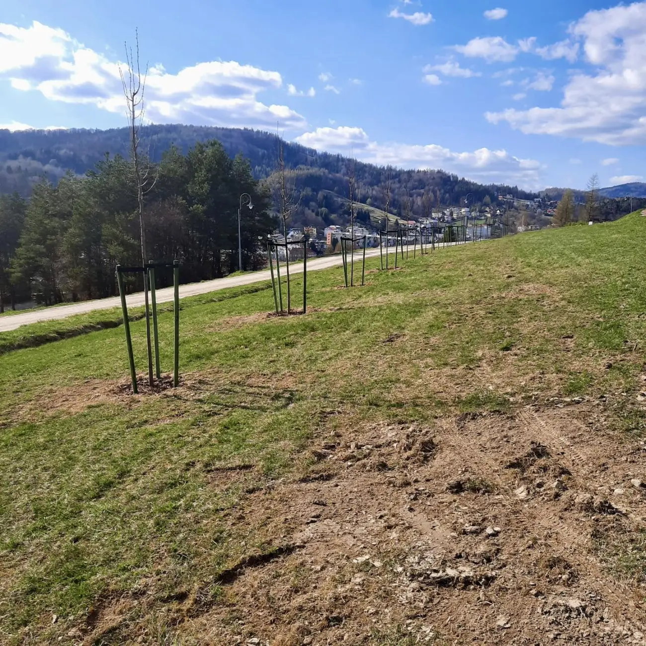 Parki, chodniki i inwestycje. Wiosenne prace w uzdrowisku