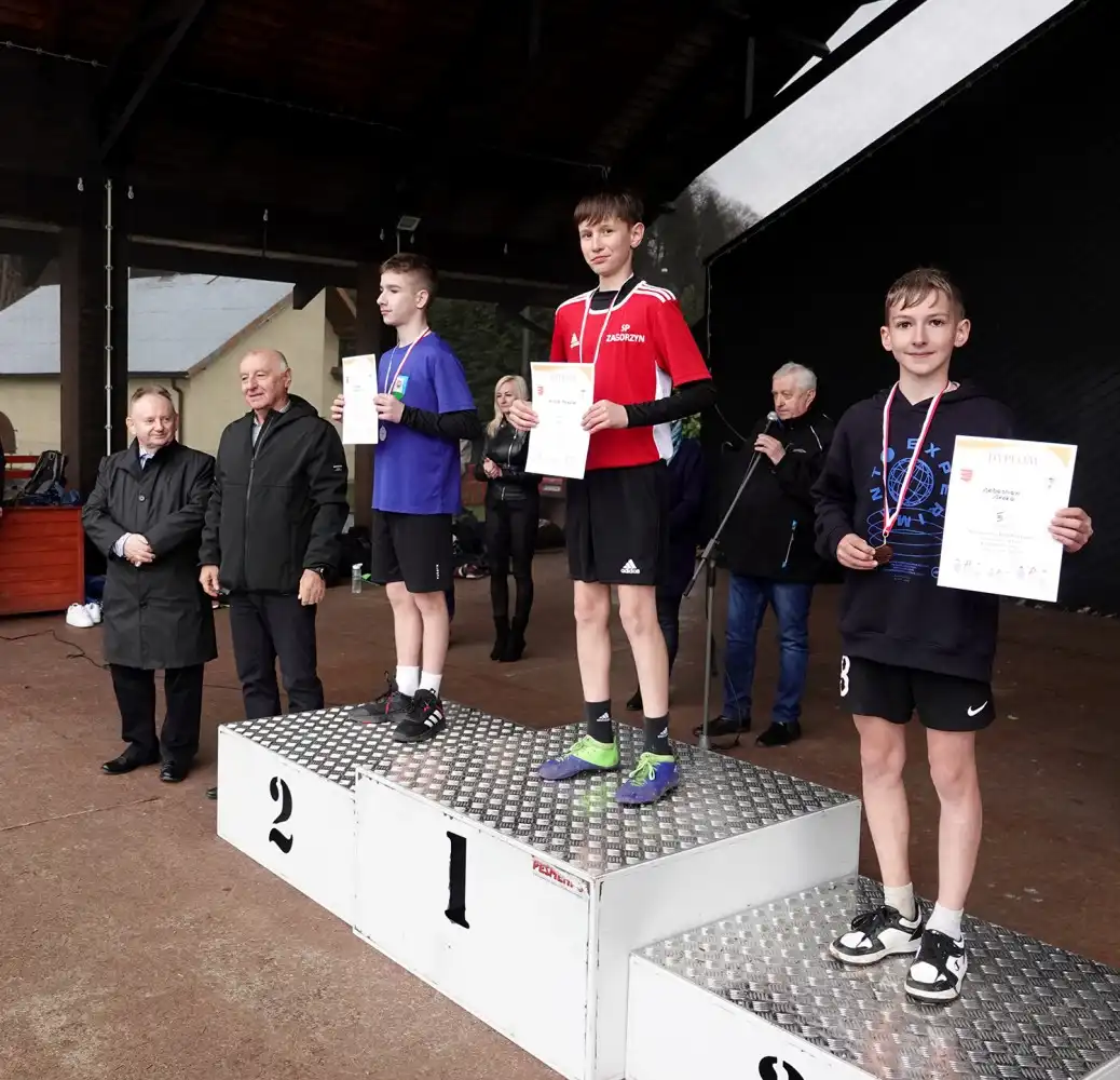 Mistrzostwa Powiatu w biegach przełajowych. W zawodach uczestniczyło blisko 800 dzieci ze szkół podstawowych i średnich z Sądecczyzny