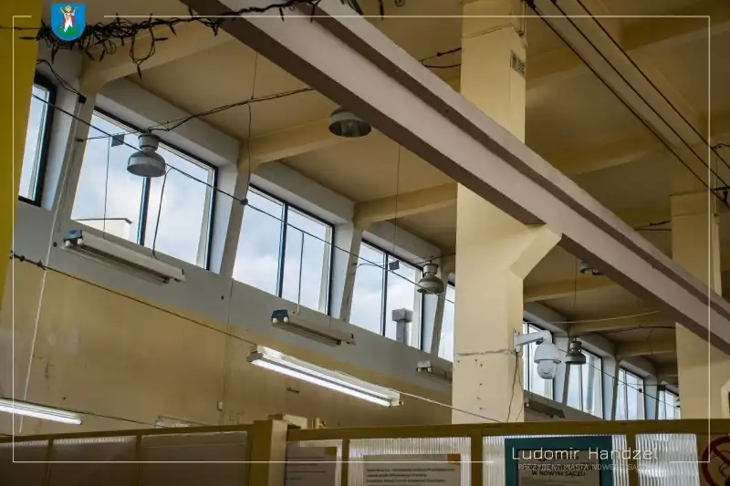 Nowy Sącz: Remont świetlików w Centrum Kształcenia Zawodowego przy ul. Zamenhofa