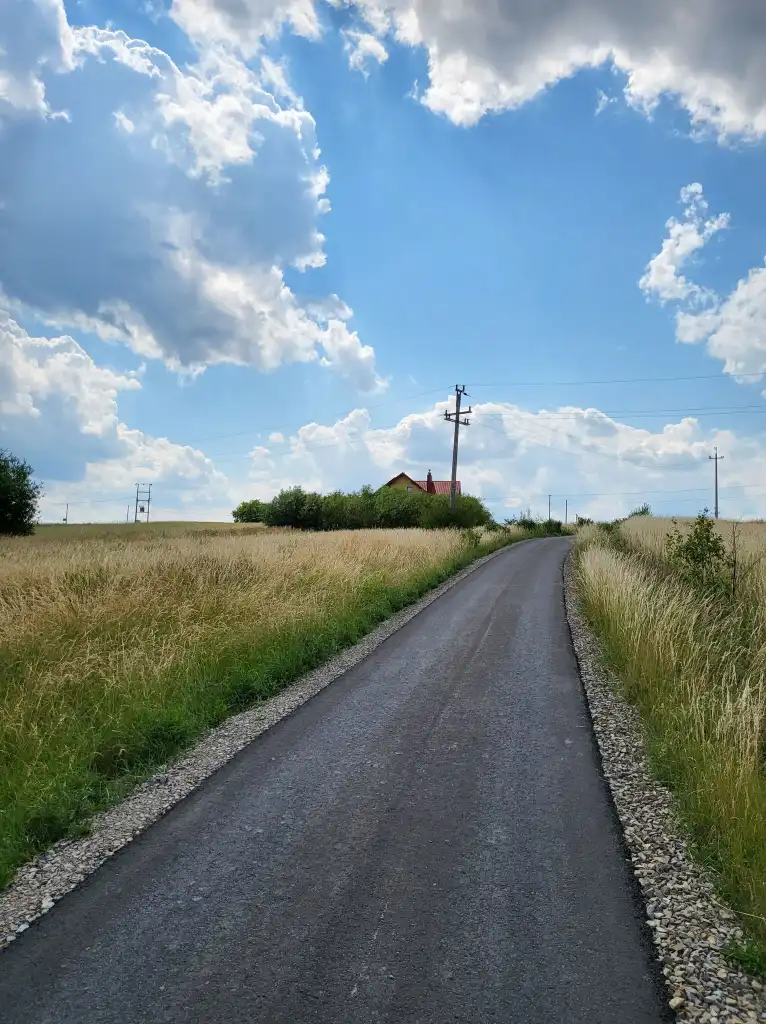 Drogi gminne w Trzetrzewinie i Naściszowej po remoncie